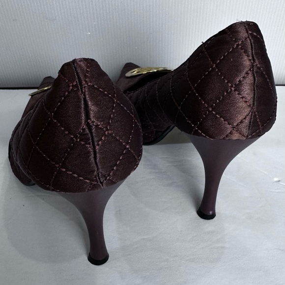 Annebelle Brown Soft Quilted Pumps Gold Emblem On Toe 3.5 Inch Heel S 9 - Picture 14 of 16